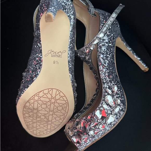 Jeweled Badgley Mischka Silver Heels - Picture 2 of 5